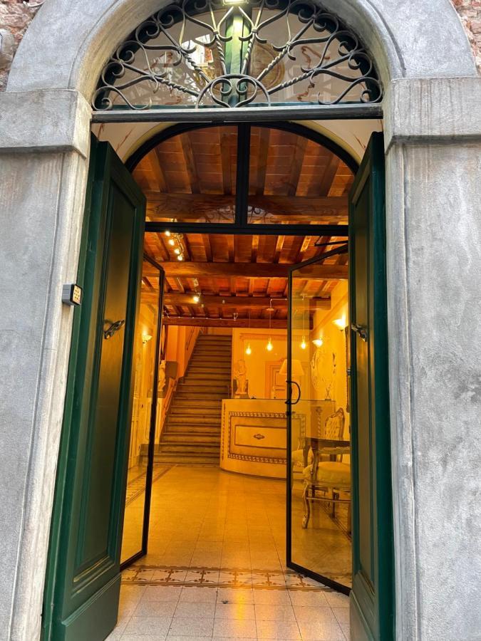 Antica Residenza Del Gallo Lucques Extérieur photo